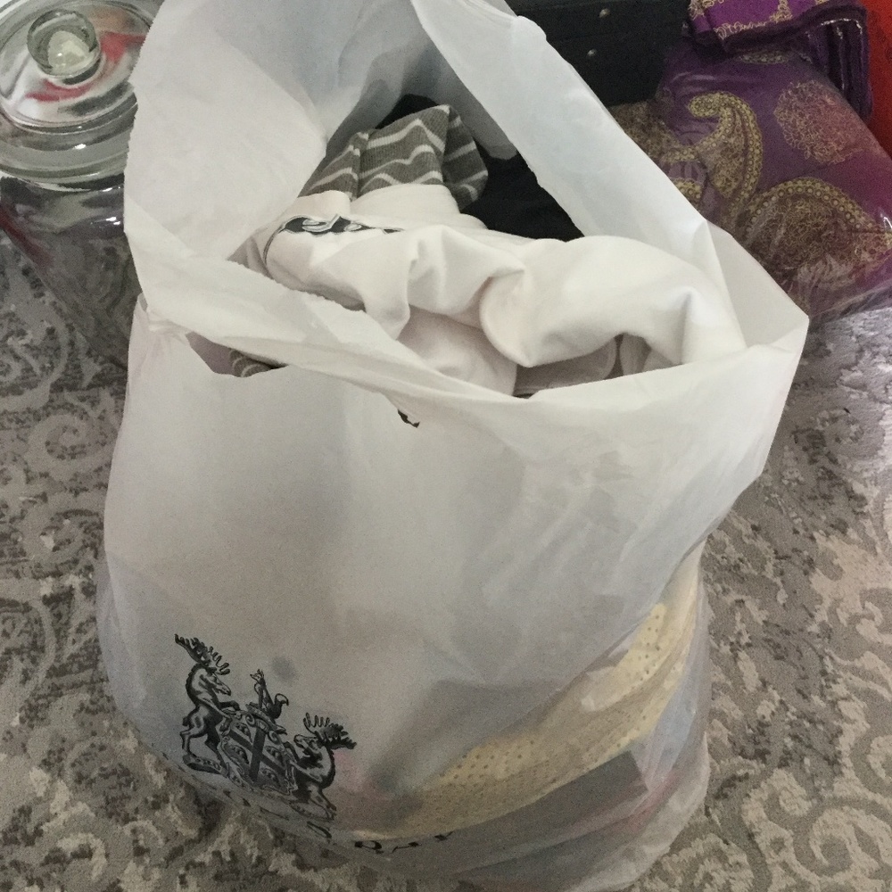 Women’s size 6-8 (medium to large) bag!!